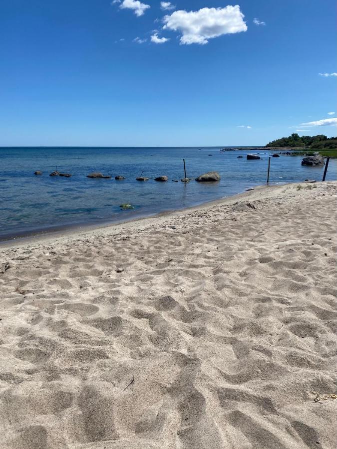 Bo i egen stuga på härlig ölandsgård Köpingsvik Exteriör bild